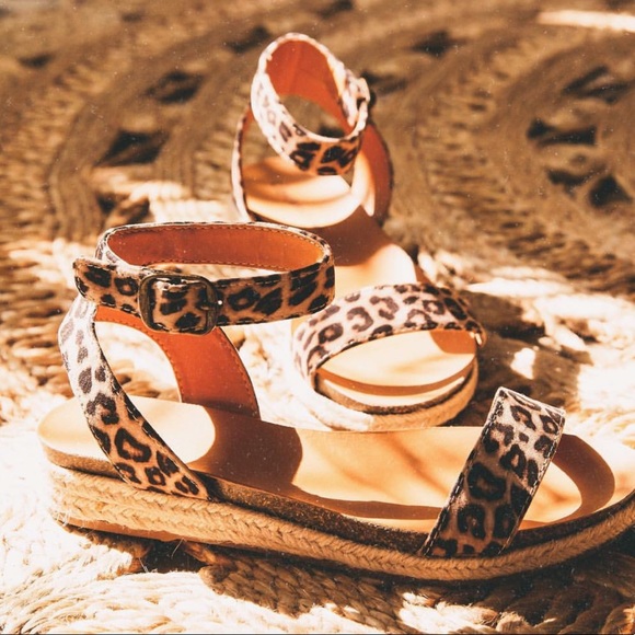 Ladies leopard single band ankle buckle espadrille - Picture 4 of 6